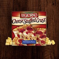 El empaque clásico de la pizza DiGiorno muestra una imagen de producto y el antiguo logo de DiGiorno sobre una superficie