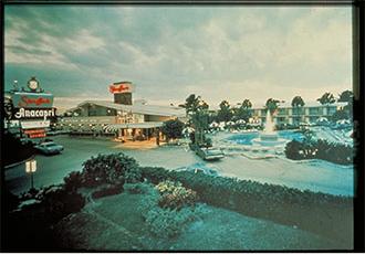 Una foto antigua de Anacapri Inn, el primer hotel STOUFFER’S.